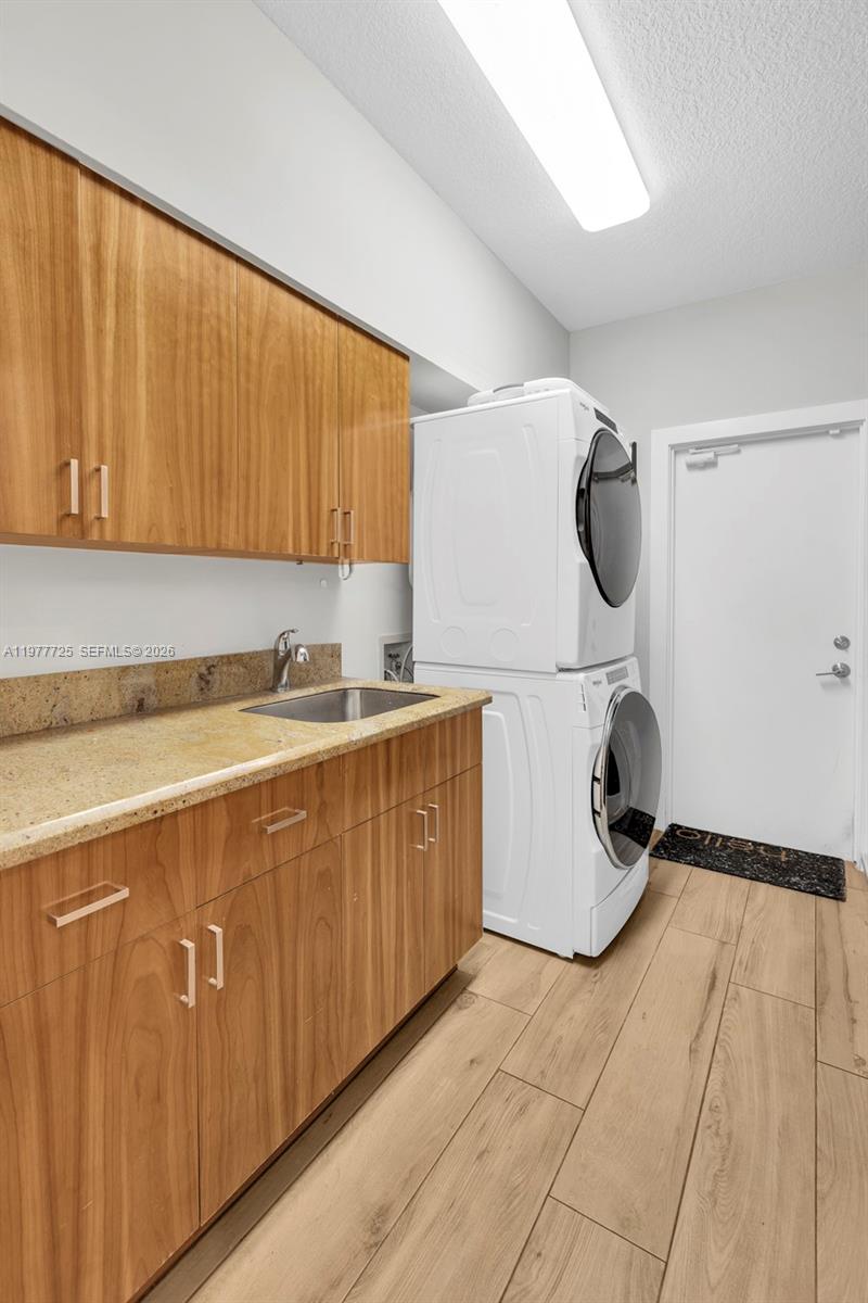 COUNTRY ISLES - Residential