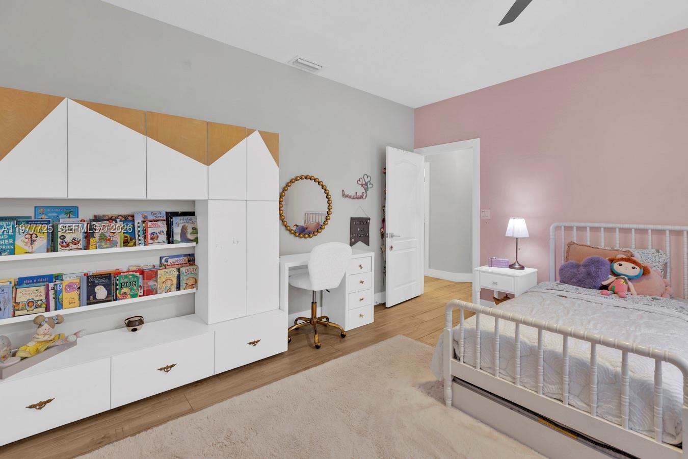 COUNTRY ISLES - Residential