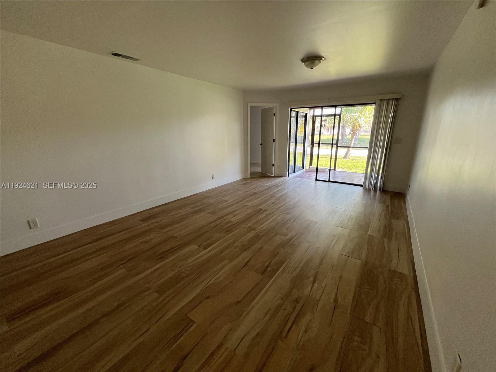 CIRCLE VILLAS (THE) CONDO - Residential