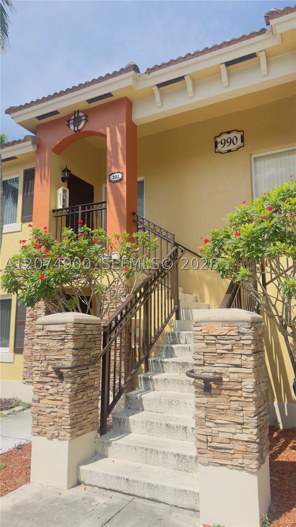 990 NE 33rd Ter