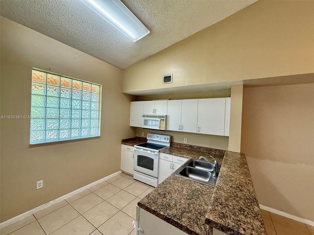 Photo of 6976 SW 39th St #G203, Davie, FL 33314 (MLS # A11835381)