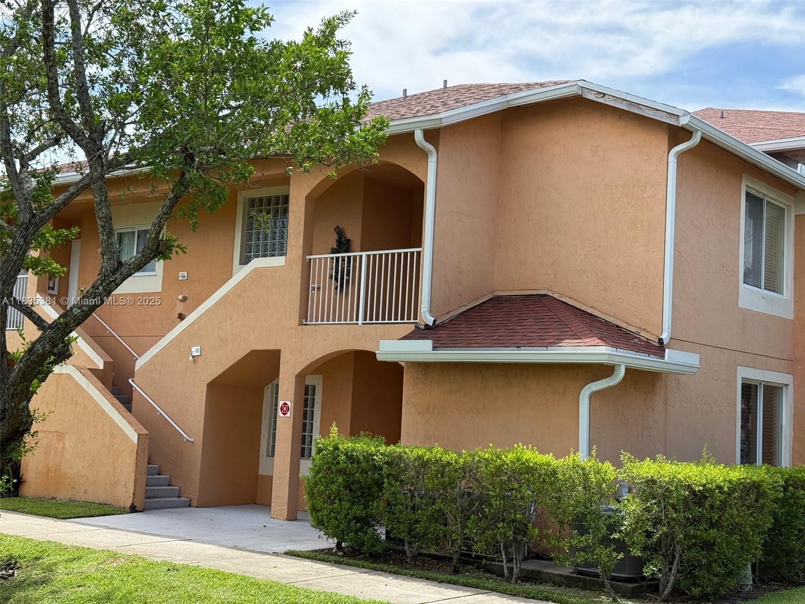 Gorgeous Corner Unit with Vaulted Ceilings * Neutral Colors * Wood Floors in Bedrooms * Functional and Very Spacious * Located near Nova University and Broward College. Close to all Shopping Malls, Highways and Restaurants. Washer and Dryer in Unit * Storage Closet * Community Pool, Hot Tub, Tennis Courts, and Gym.