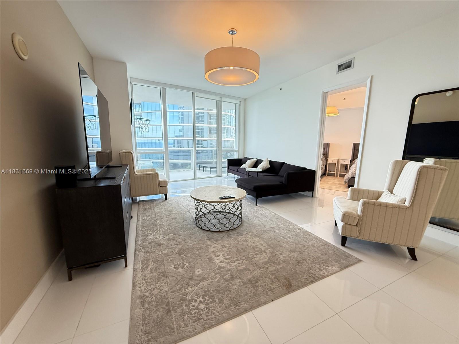 15811 Collins Ave 507