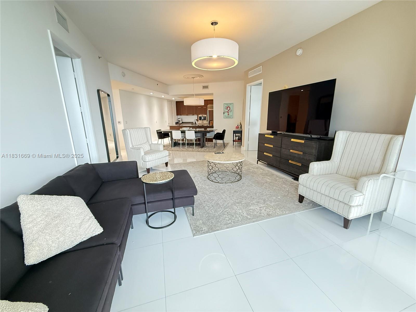 15811 Collins Ave 507