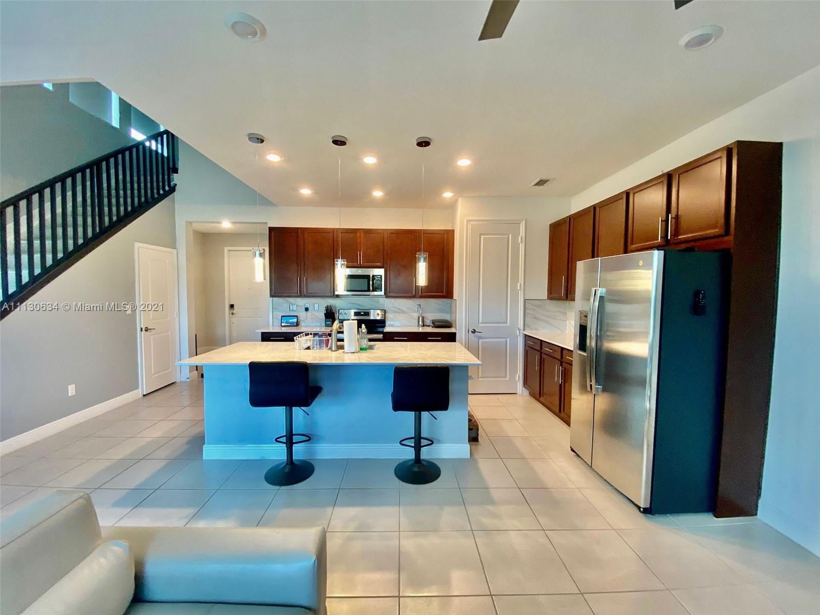 CRYSTAL LAKE 1ST - Residential