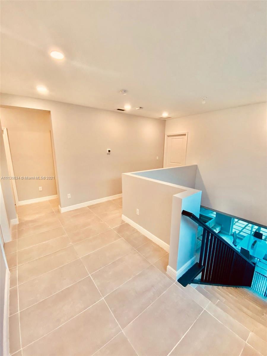 CRYSTAL LAKE 1ST - Residential