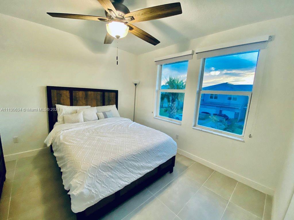 CRYSTAL LAKE 1ST - Residential