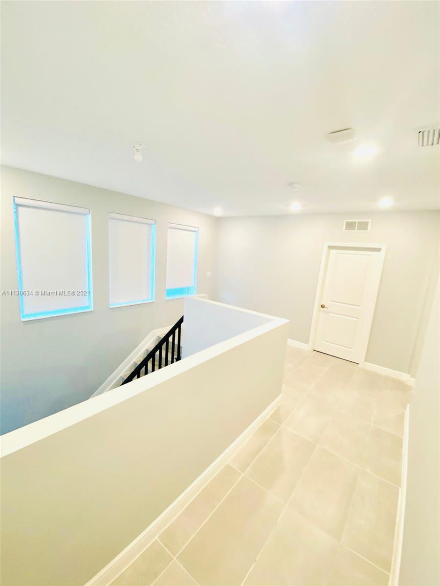 CRYSTAL LAKE 1ST - Residential