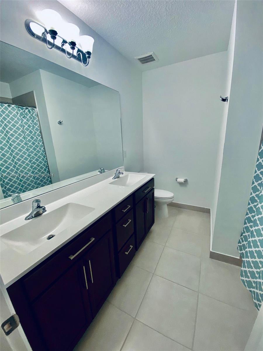 CRYSTAL LAKE 1ST - Residential