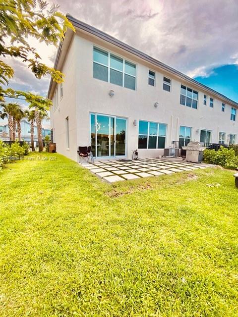 CRYSTAL LAKE 1ST - Residential