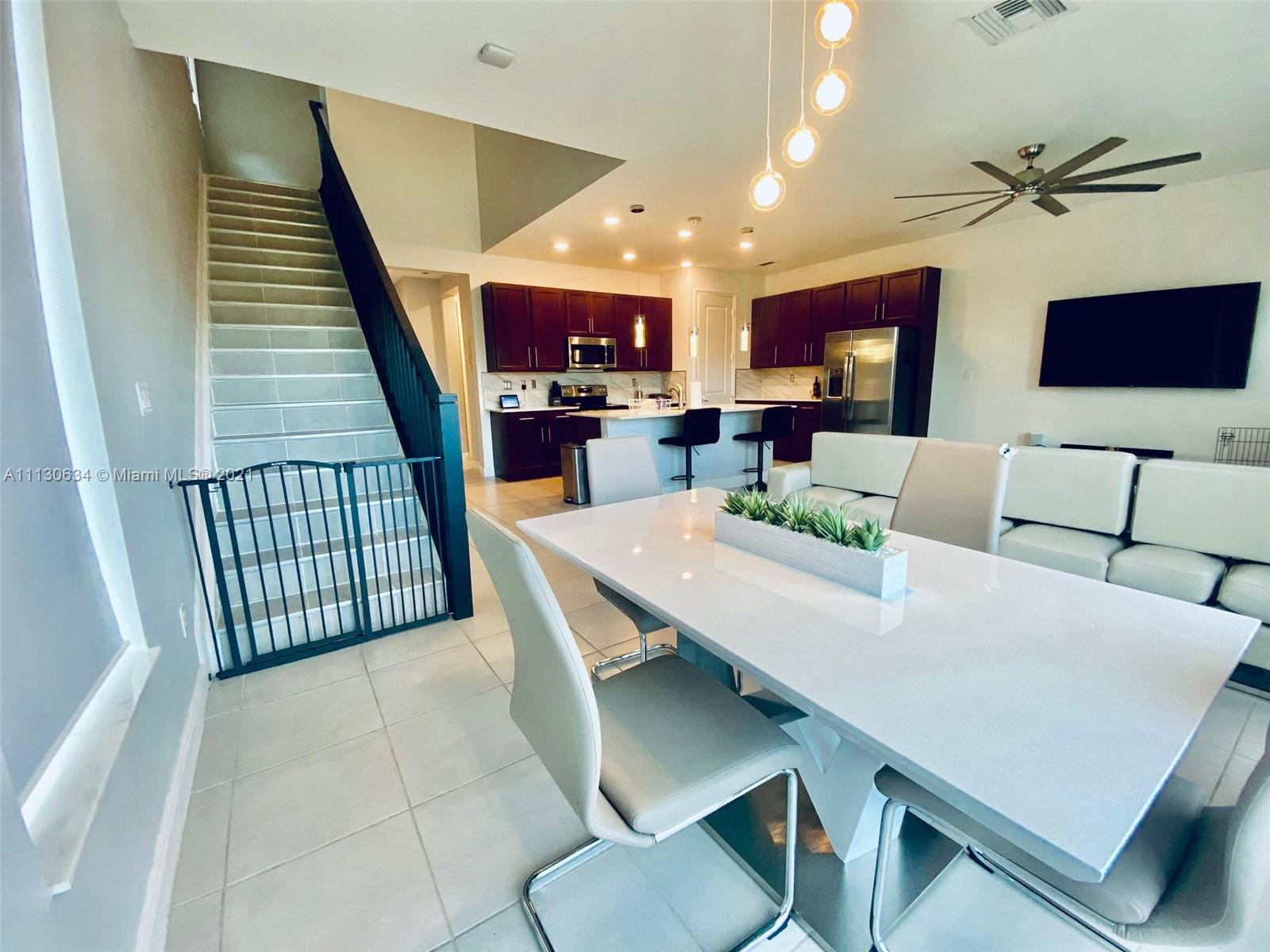 CRYSTAL LAKE 1ST - Residential