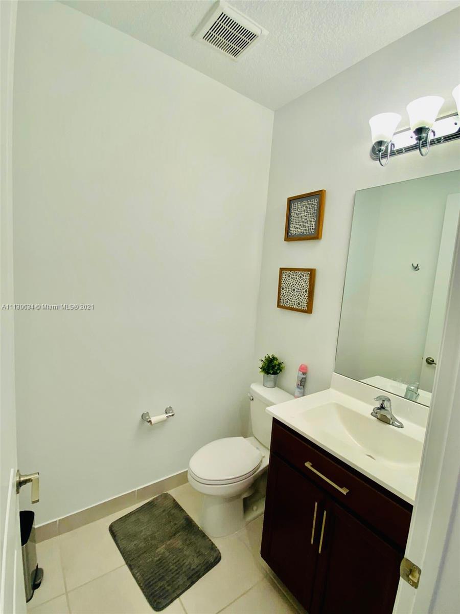 CRYSTAL LAKE 1ST - Residential