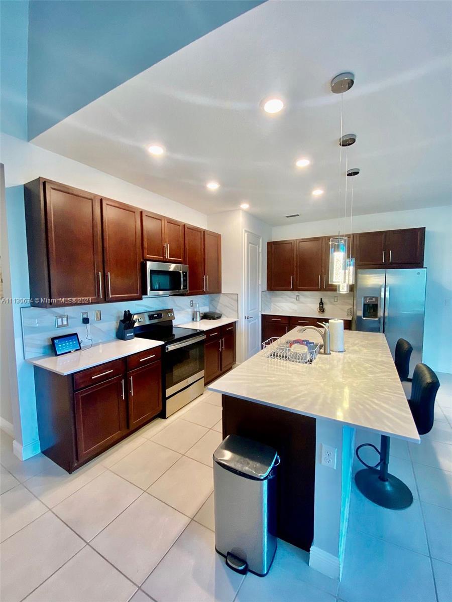 CRYSTAL LAKE 1ST - Residential