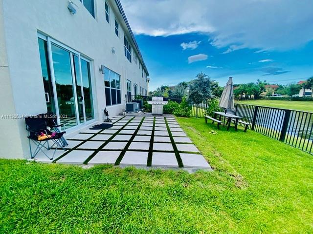 CRYSTAL LAKE 1ST - Residential