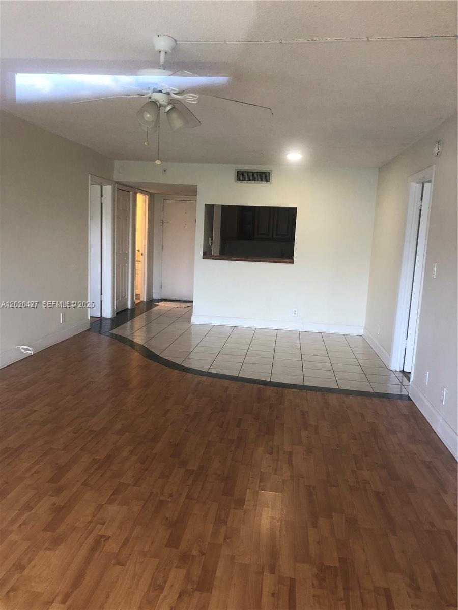 210 Lakeview Dr 207