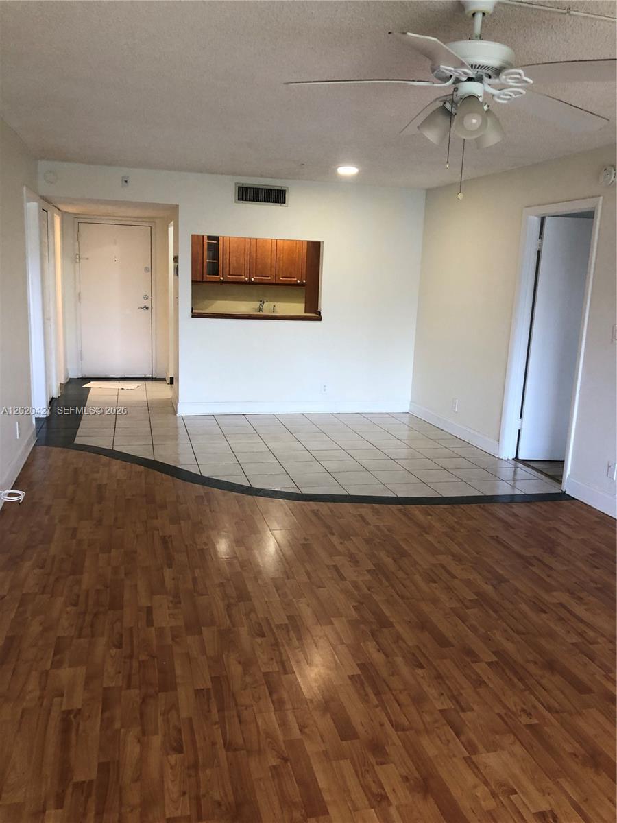 210 Lakeview Dr 207