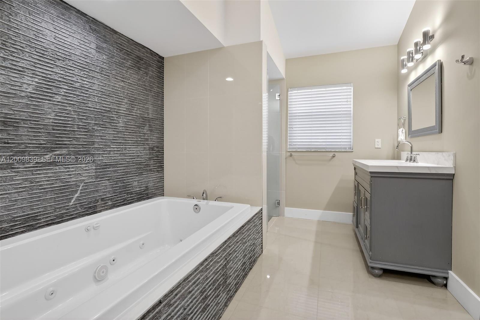 HOLLYWOOD HILLS NORTH SEC - Residential