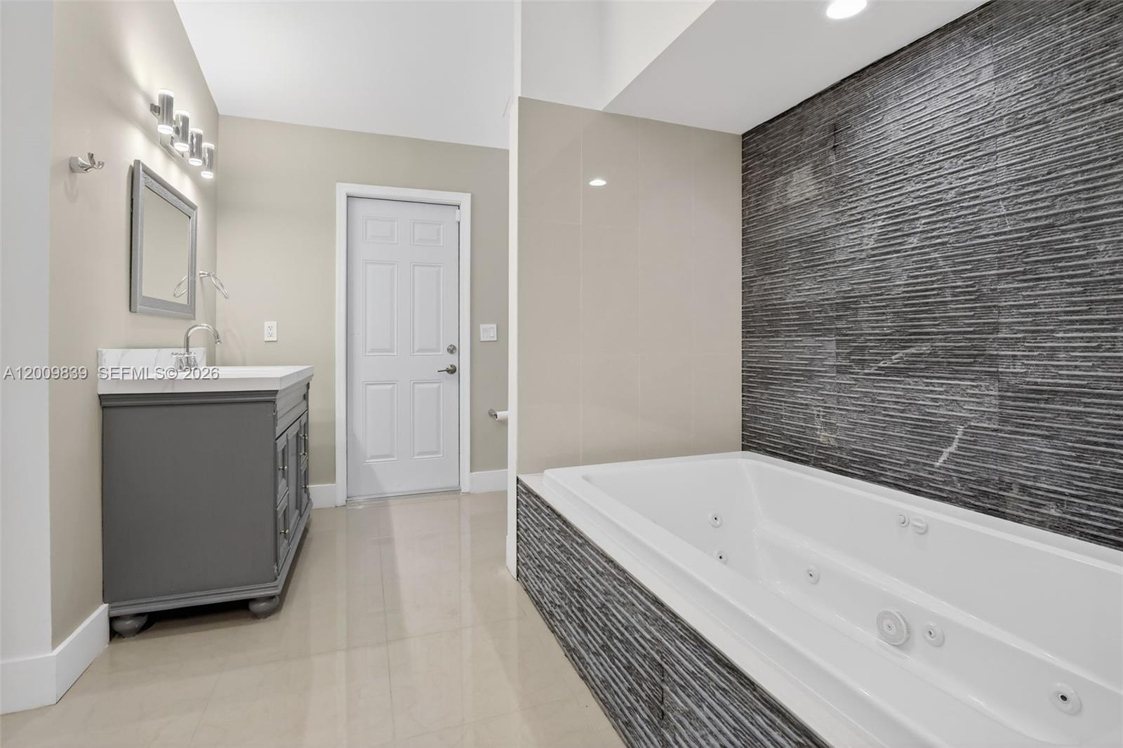 HOLLYWOOD HILLS NORTH SEC - Residential