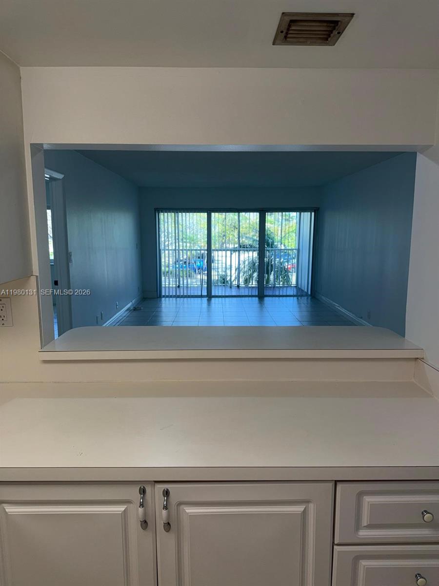 BUILDING THREE OF RACQUET - Residential