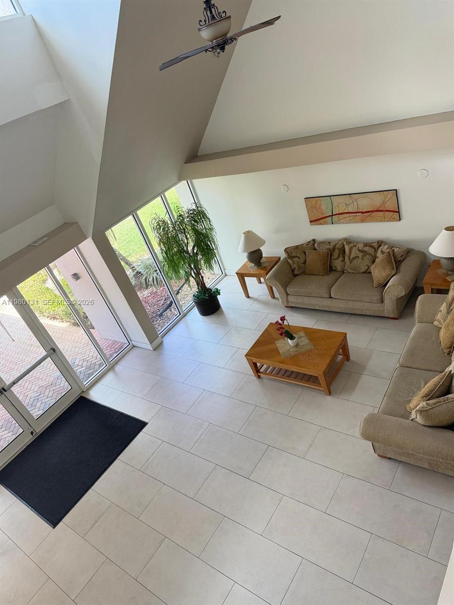 BUILDING THREE OF RACQUET - Residential