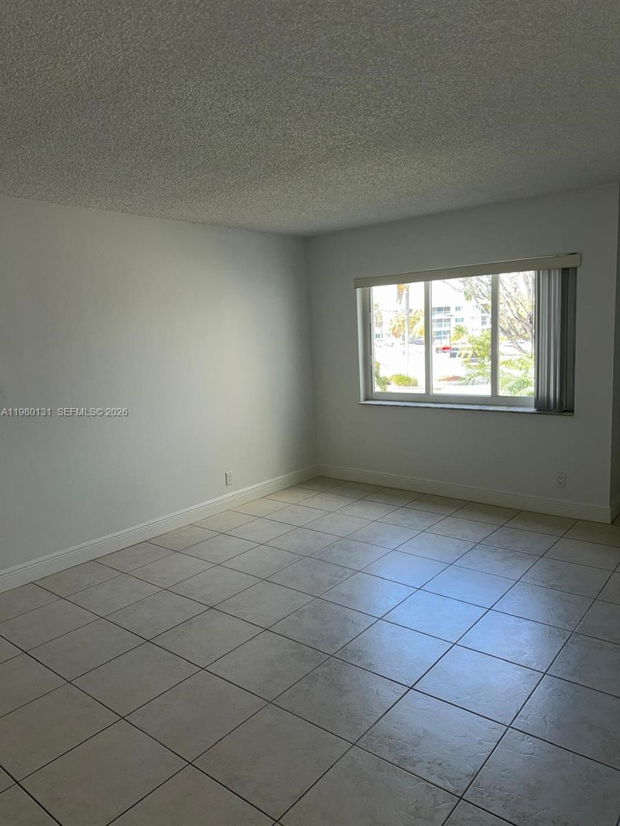 BUILDING THREE OF RACQUET - Residential