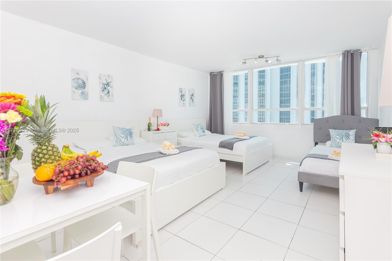 5445 Collins Ave 617