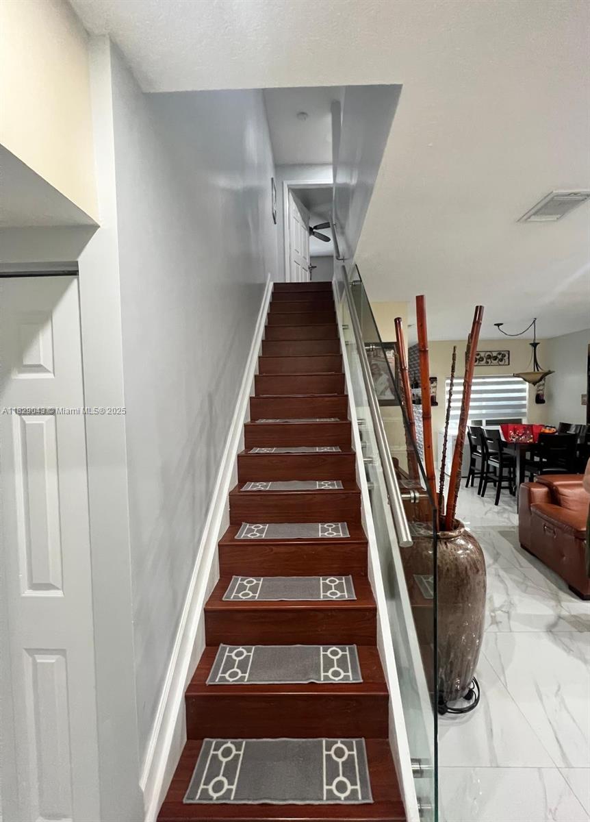 TWIN LAKE SHORES CENTRAL - Residential