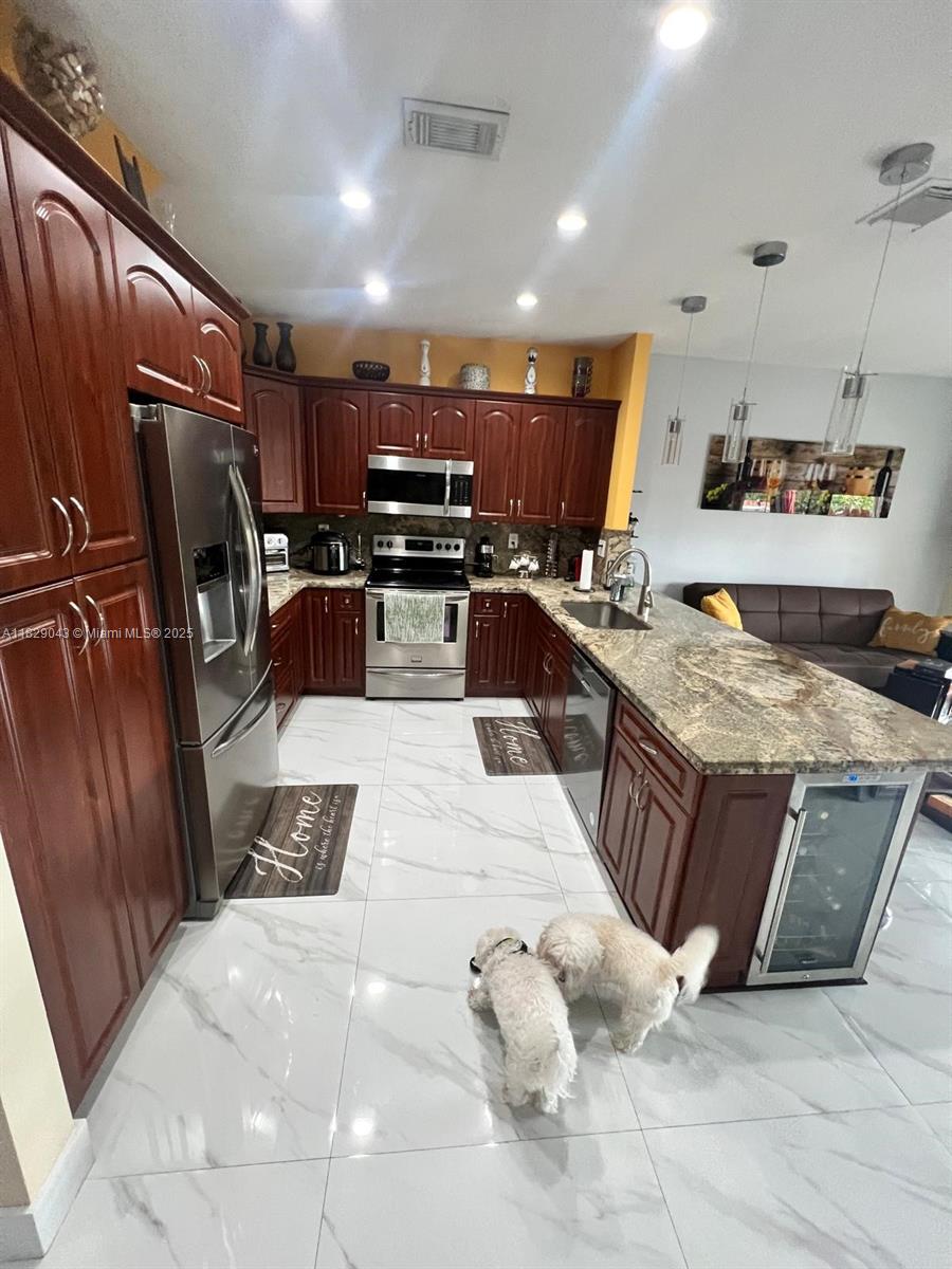 TWIN LAKE SHORES CENTRAL - Residential