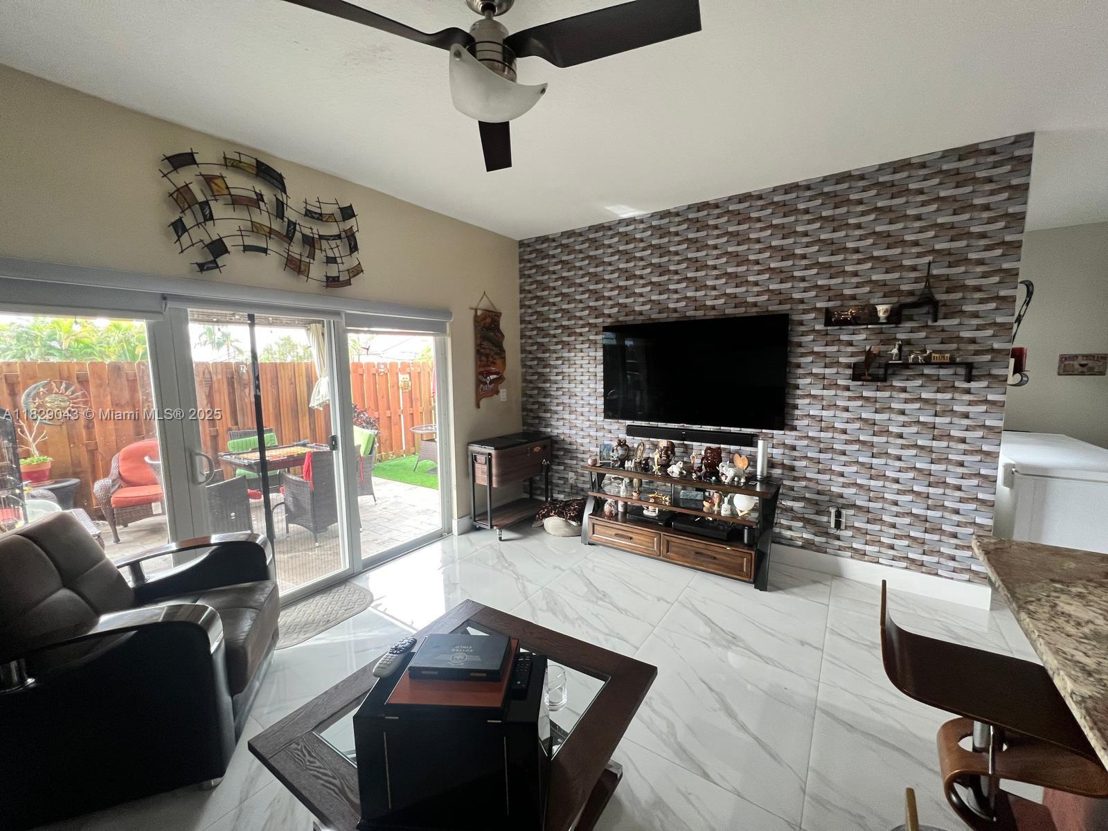 TWIN LAKE SHORES CENTRAL - Residential