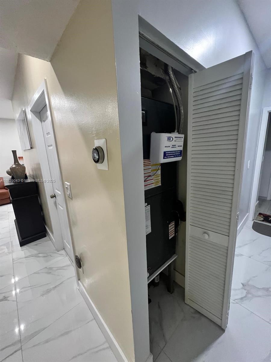 TWIN LAKE SHORES CENTRAL - Residential