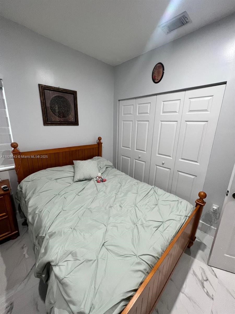 TWIN LAKE SHORES CENTRAL - Residential