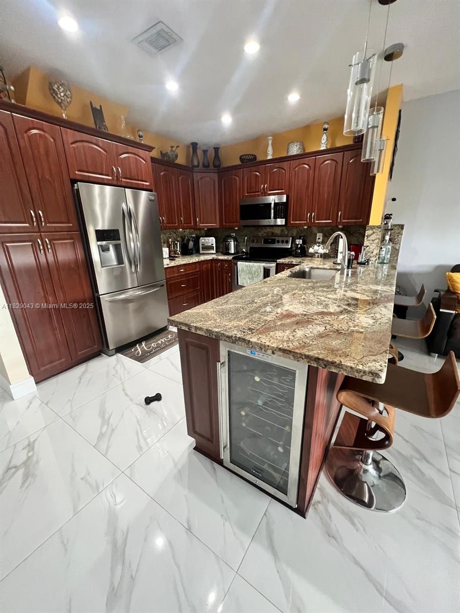 TWIN LAKE SHORES CENTRAL - Residential