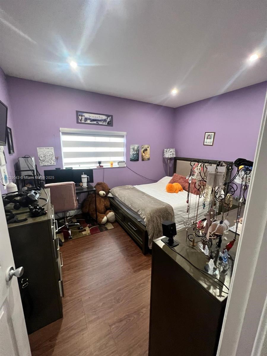 TWIN LAKE SHORES CENTRAL - Residential