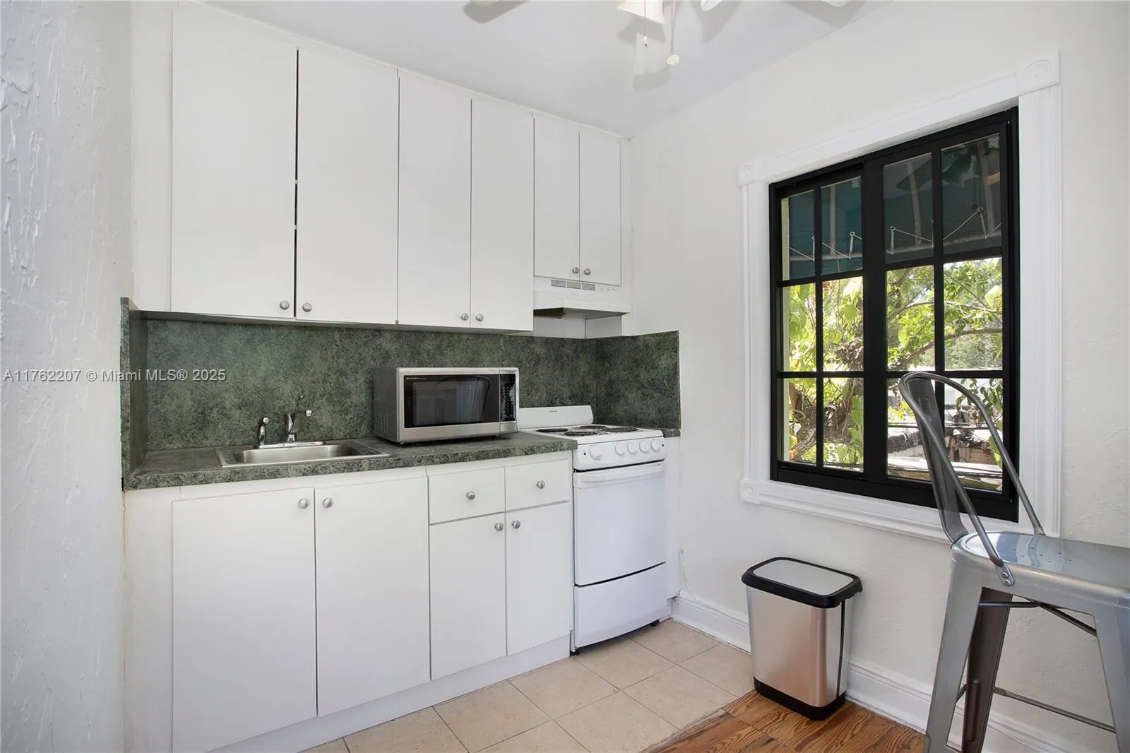 Coral Gables, Florida 33134, United States, 1 Bedroom Bedrooms, ,1 BathroomBathrooms,Residential,Pending,86892