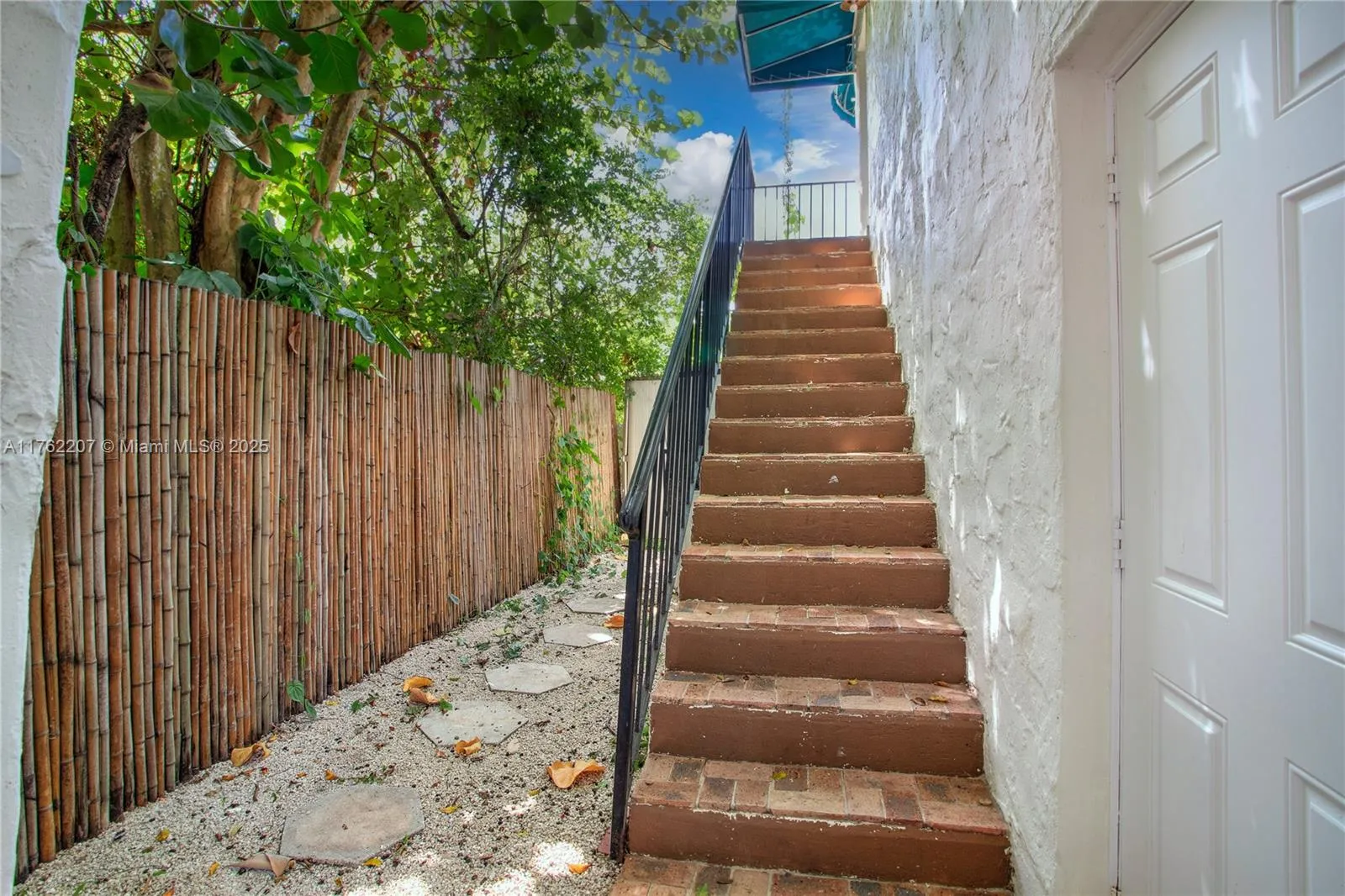 Coral Gables, Florida 33134, United States, 1 Bedroom Bedrooms, ,1 BathroomBathrooms,Residential,Pending,86892