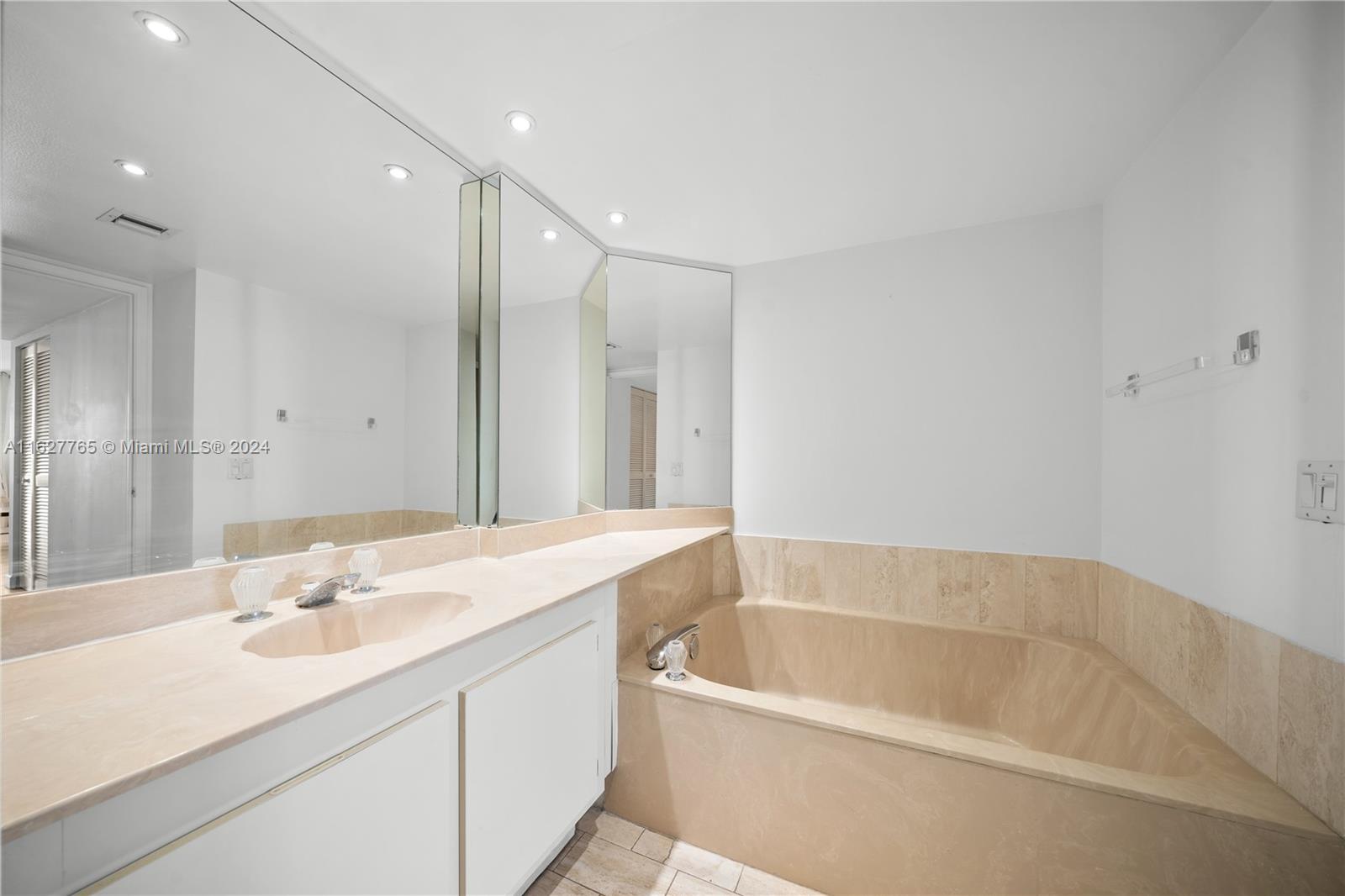 VENETIA CONDO - Residential