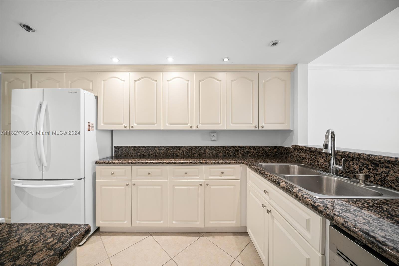 VENETIA CONDO - Residential