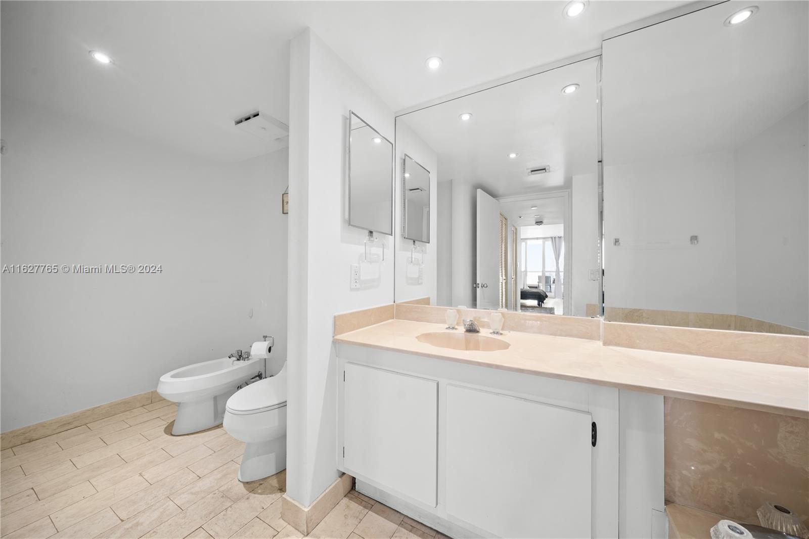 VENETIA CONDO - Residential