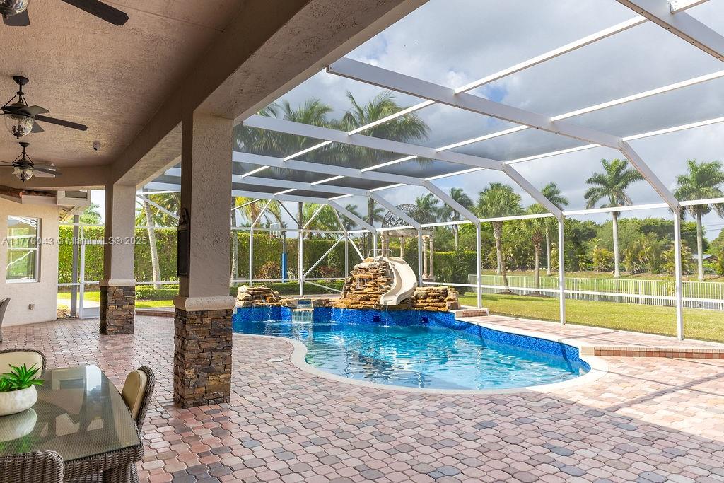 COUNTRY GLEN - Residential