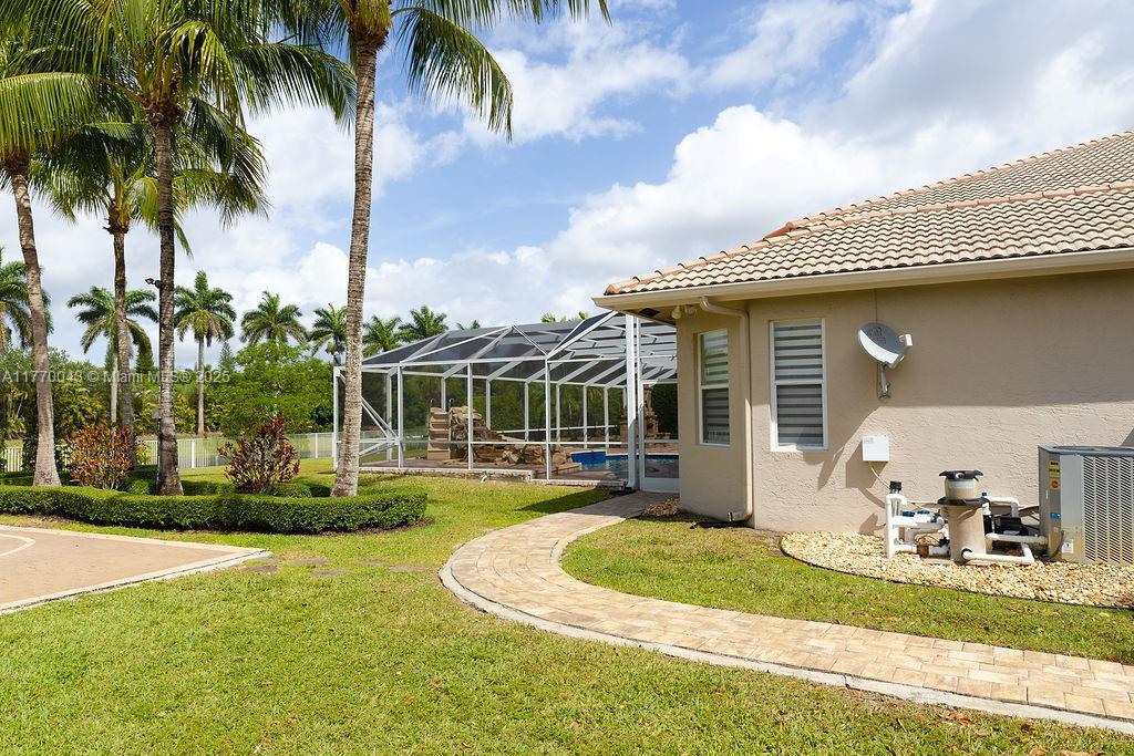 COUNTRY GLEN - Residential