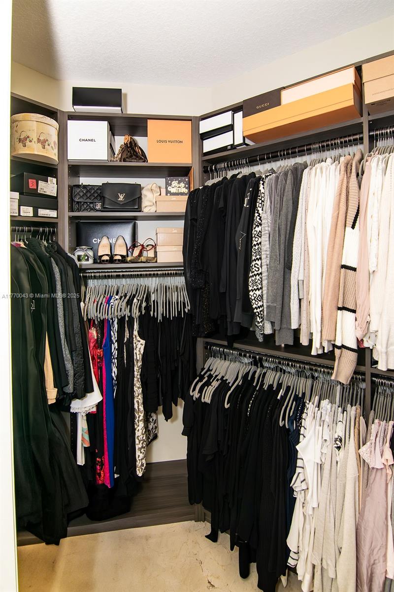 COUNTRY GLEN - Residential