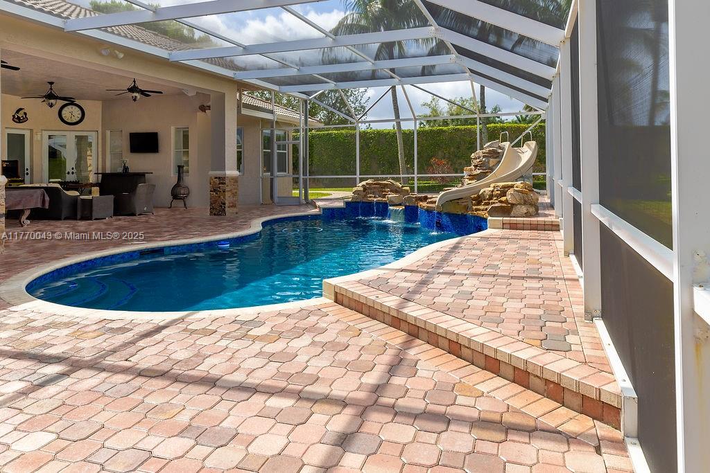 COUNTRY GLEN - Residential