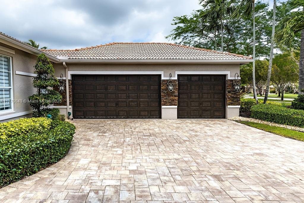 COUNTRY GLEN - Residential