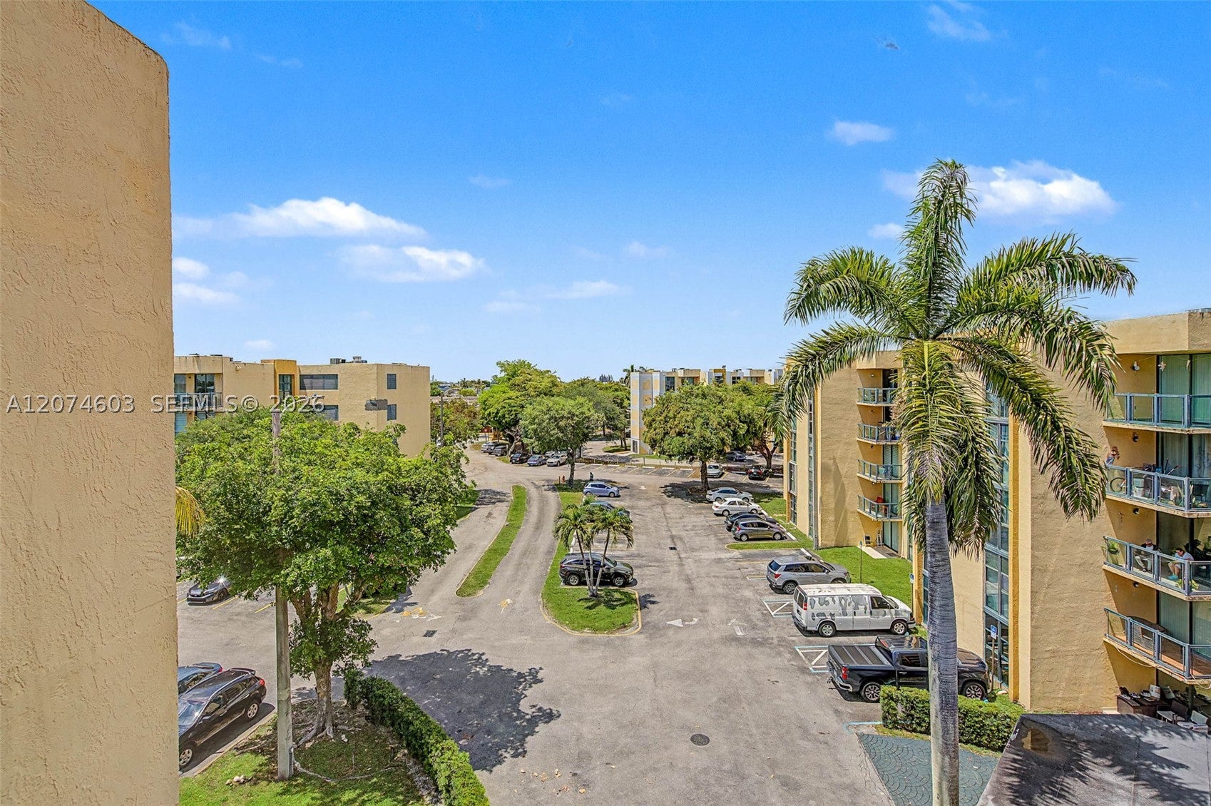11790 SW 18th St 524-3