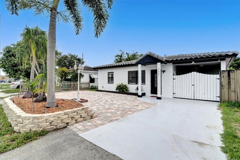 Photo of 332 NW 45th St, Fort Lauderdale, FL 33309 (MLS # A12092052)