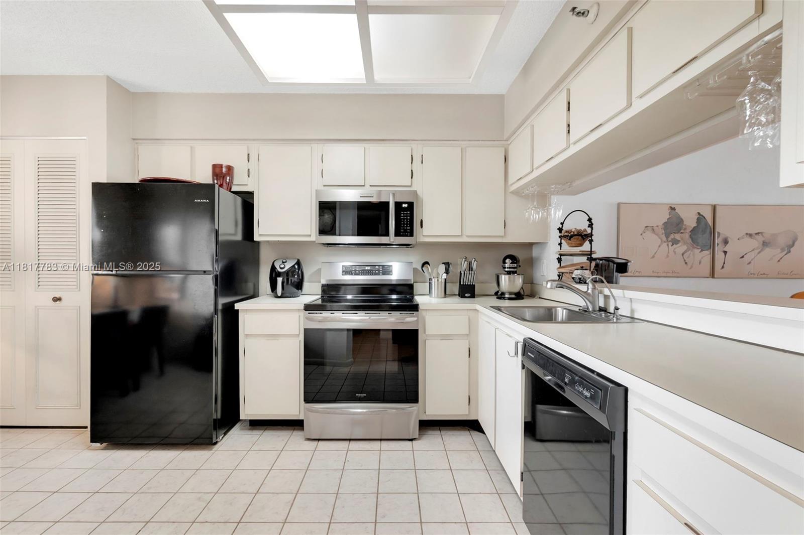 CYPRESS BEND CONDOMINIUM - Residential Lease