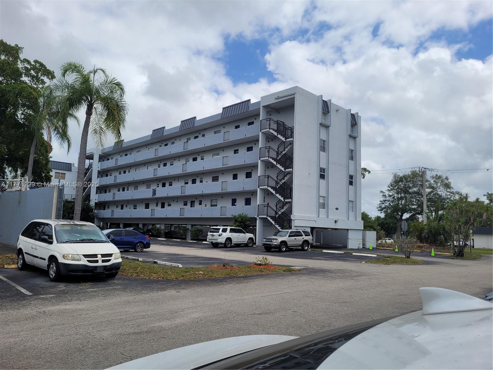 Property for Sale at 7561 Nw 16th St 2411, Plantation, Miami-Dade County, Florida - Bedrooms: 3 
Bathrooms: 2  - $199,999