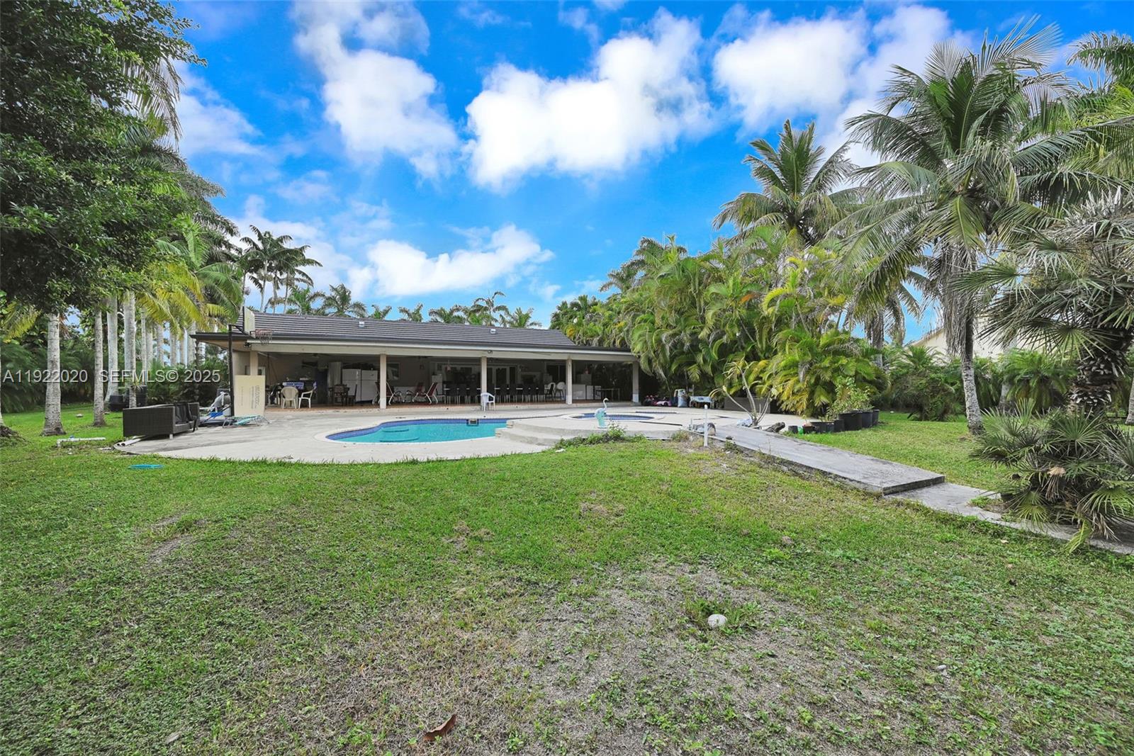 THE REDLANDS - Residential