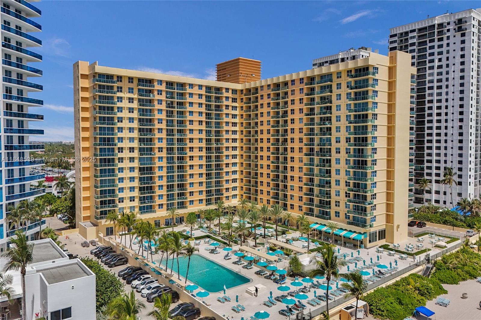 WAVE CONDO - Residential