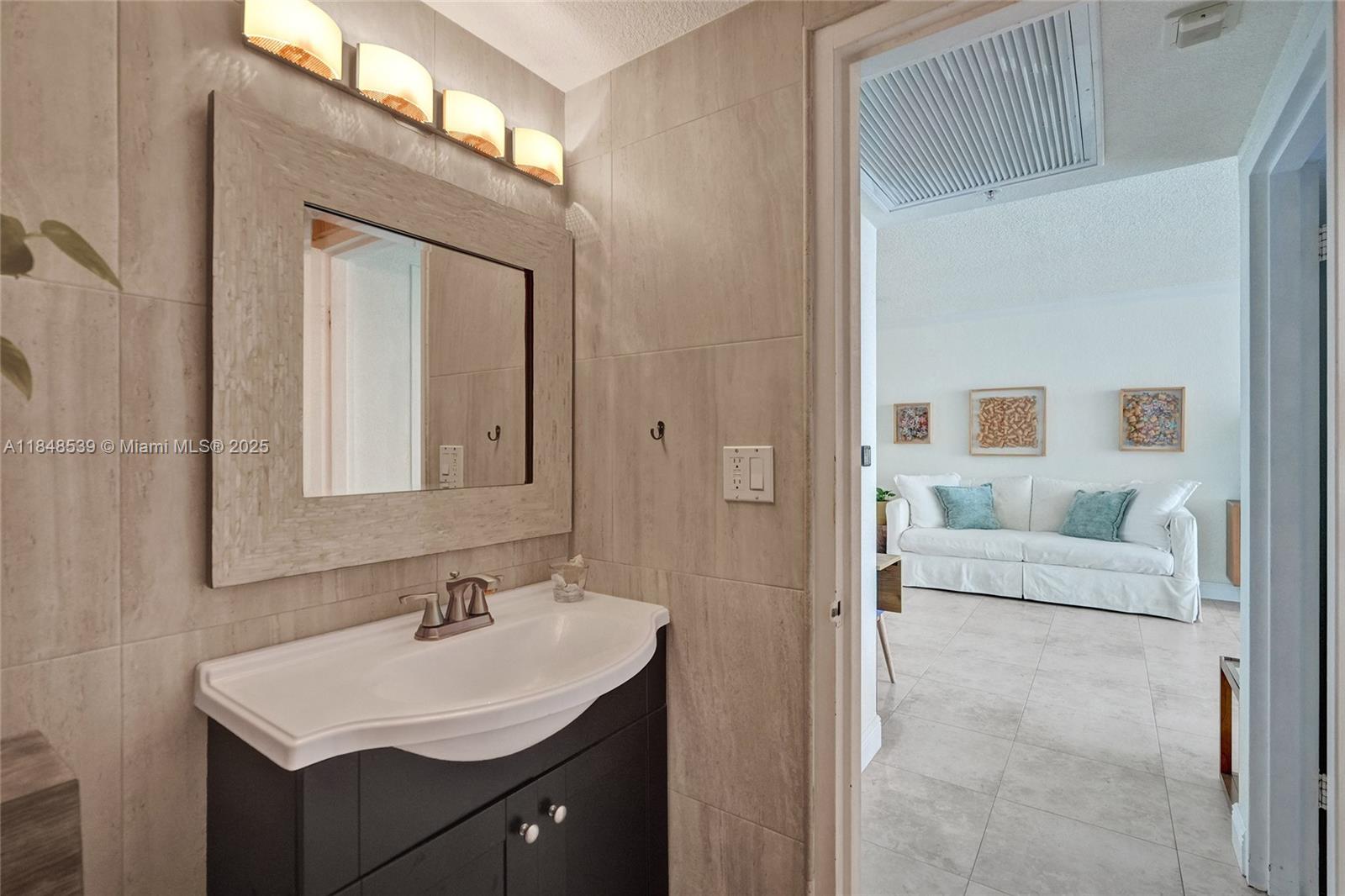 WAVE CONDO - Residential